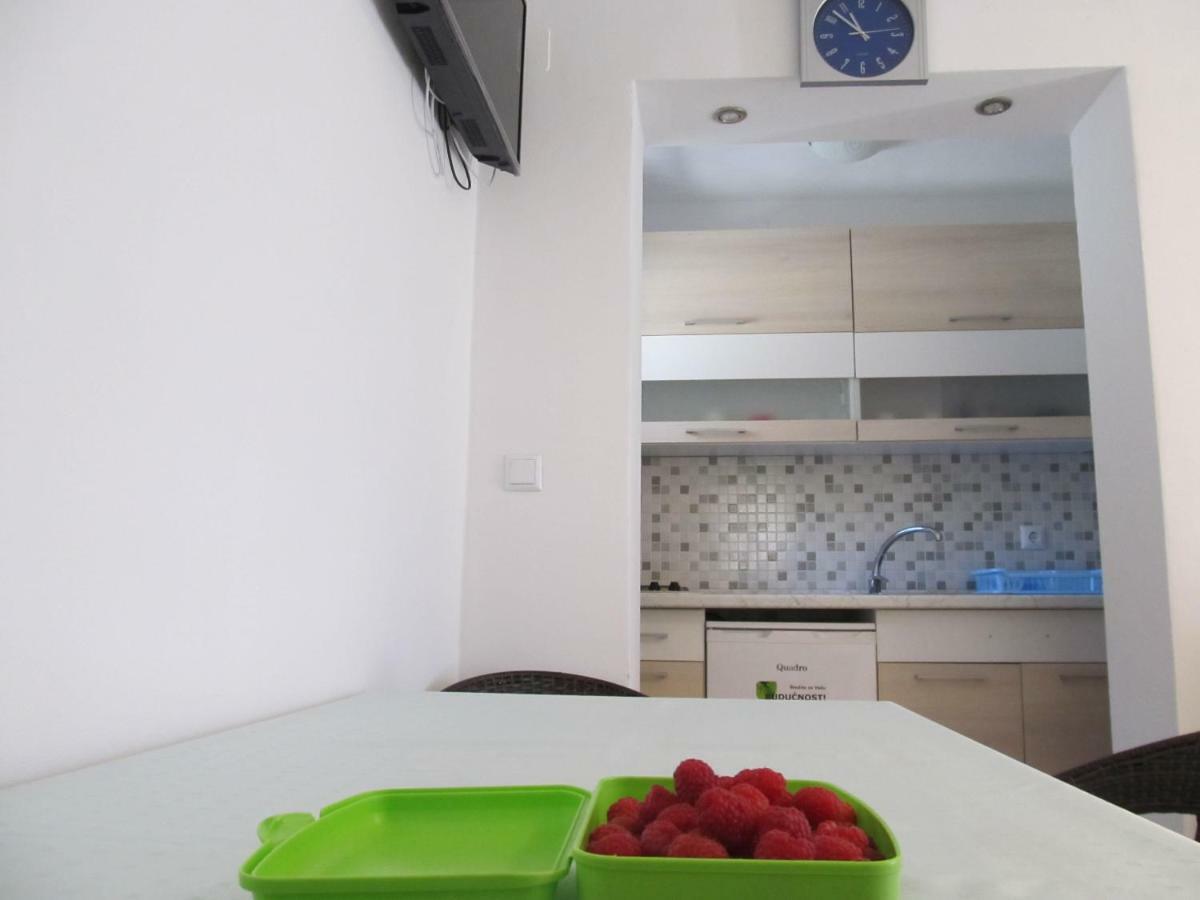 Apartmani Mala Sirena マスレニツァ エクステリア 写真