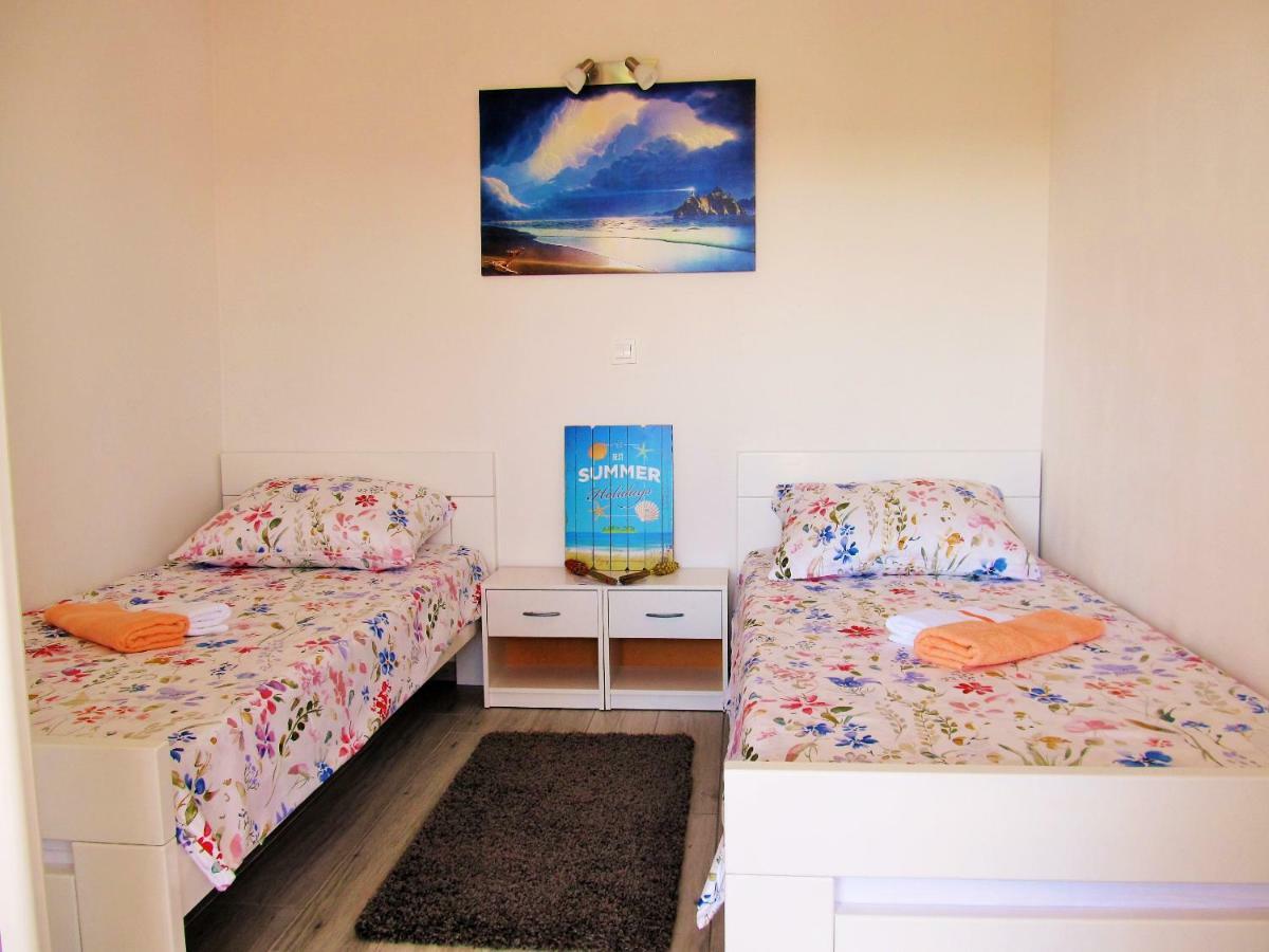 Apartmani Mala Sirena マスレニツァ エクステリア 写真