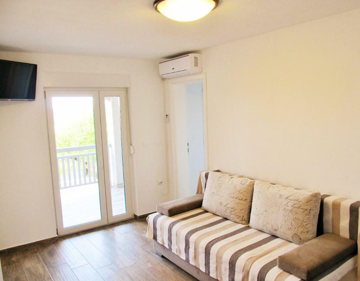 Apartmani Mala Sirena マスレニツァ エクステリア 写真